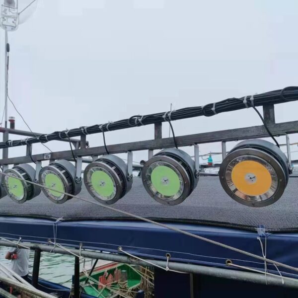 Đèn LED tàu cá Ocean Shengjing ánh sáng vàng 1000W 5 Hình ảnh lắp đặt thực tế đèn LED tàu cá Ocean Shengjing ánh sáng vàng 1000W