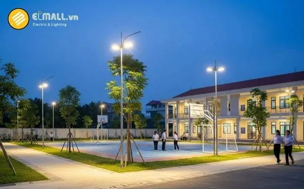 Khuôn viên sân trường